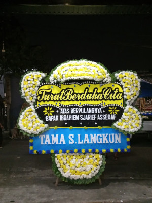 Papan Bunga Duka di Waropen Bawah